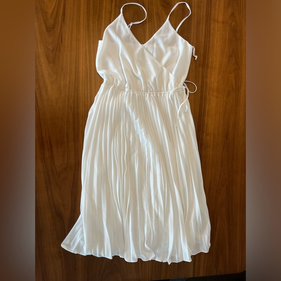 Ali and jay pleated midi dress - Picture 3 of 5